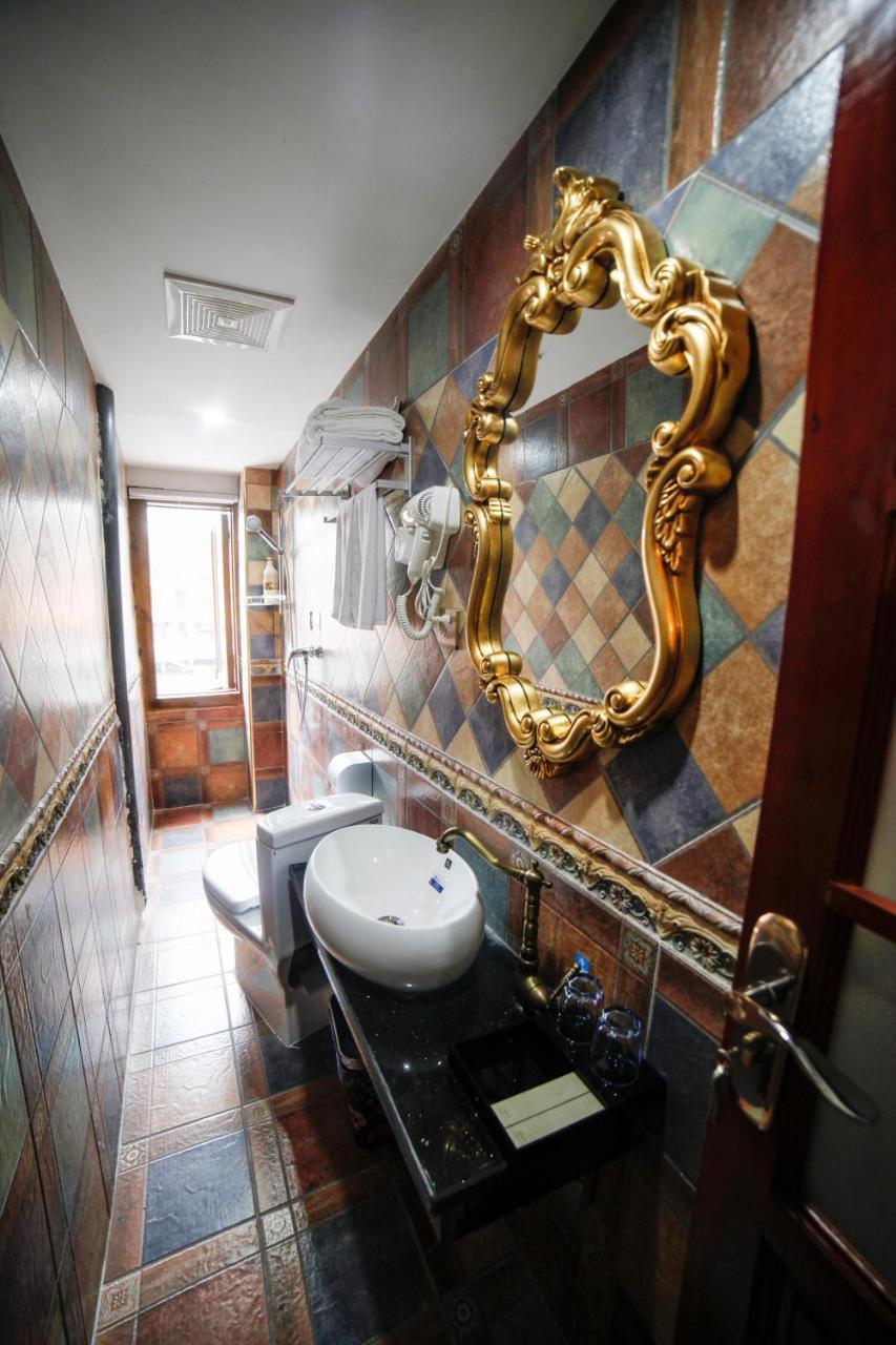 Flower Time Inn Fenghuang Extérieur photo