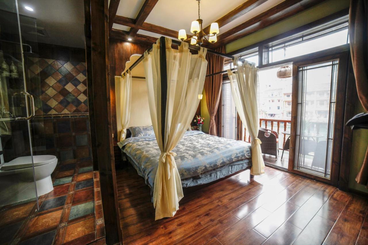 Flower Time Inn Fenghuang Extérieur photo