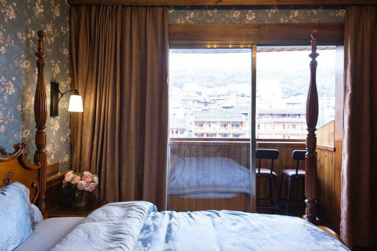 Flower Time Inn Fenghuang Extérieur photo