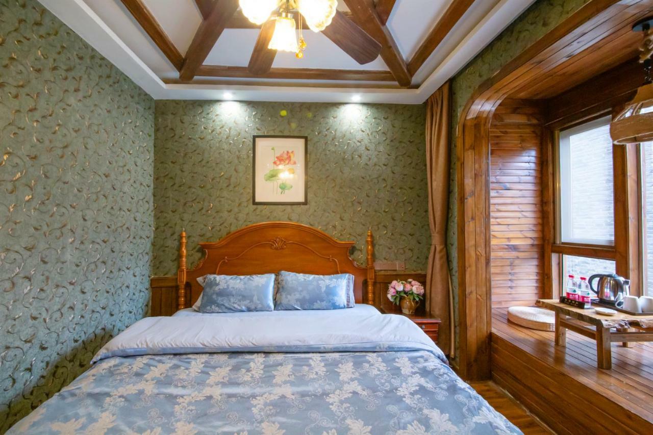 Flower Time Inn Fenghuang Extérieur photo