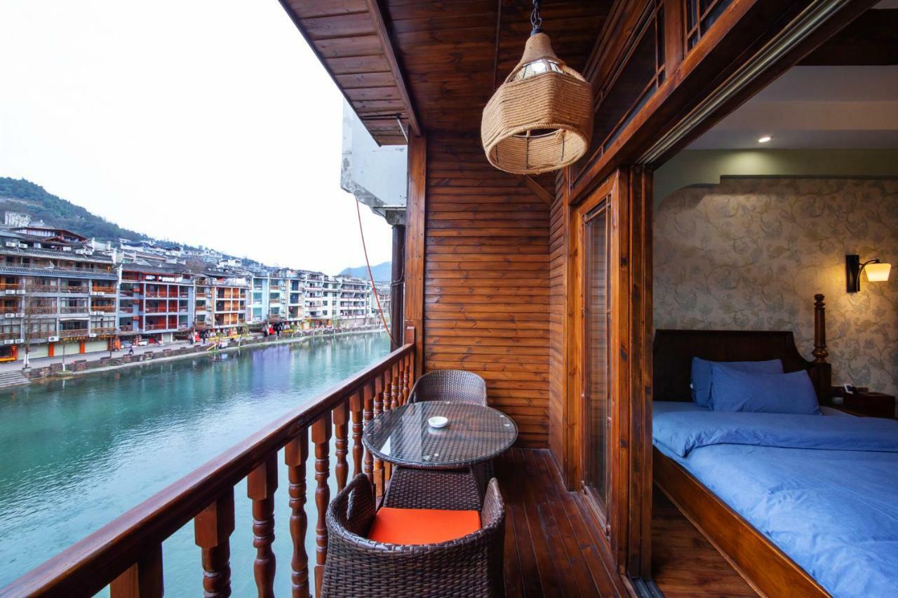 Flower Time Inn Fenghuang Extérieur photo