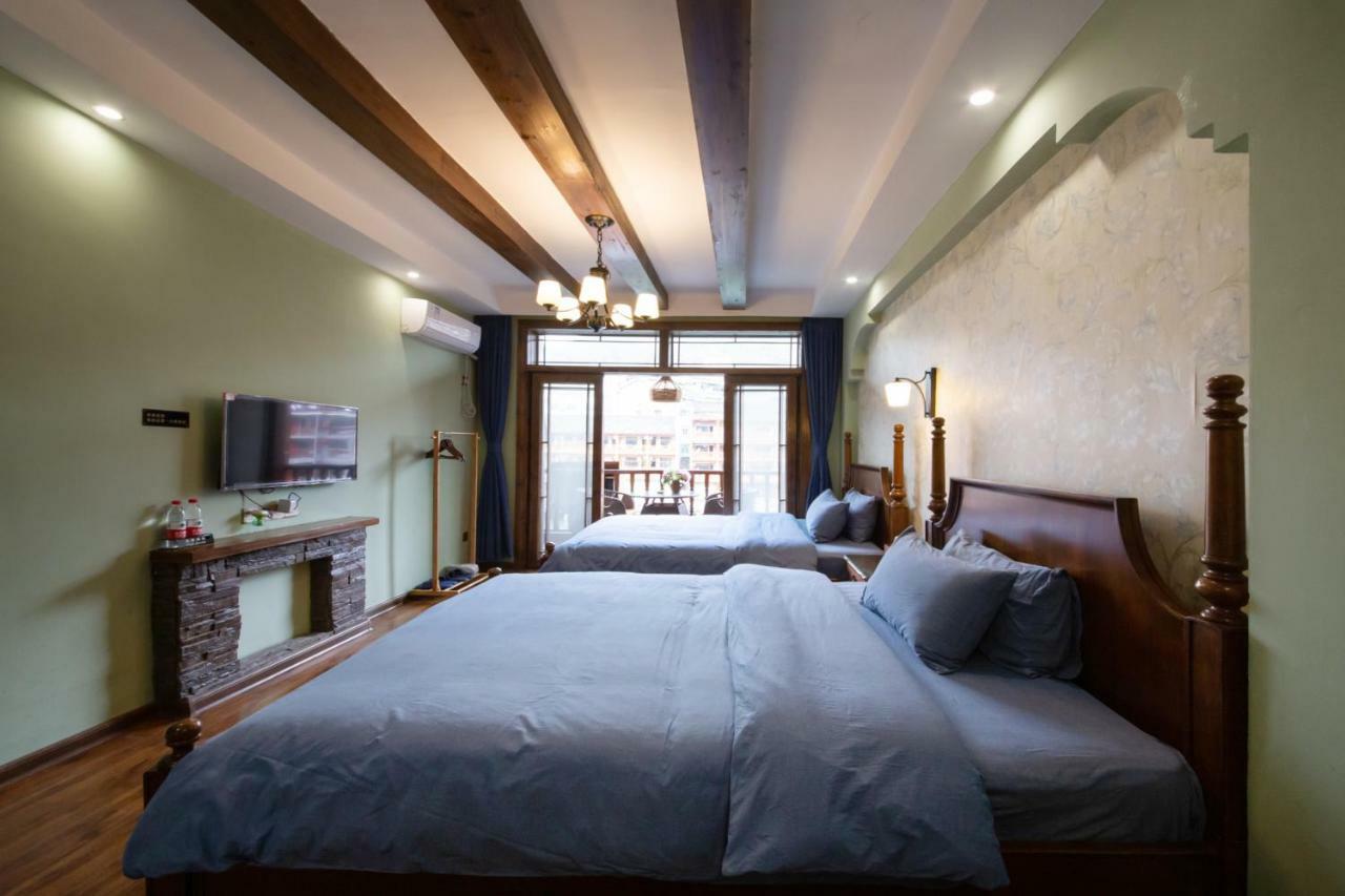 Flower Time Inn Fenghuang Extérieur photo