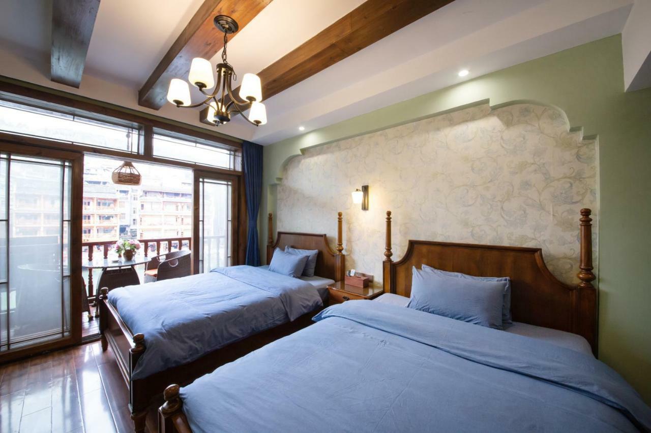 Flower Time Inn Fenghuang Extérieur photo