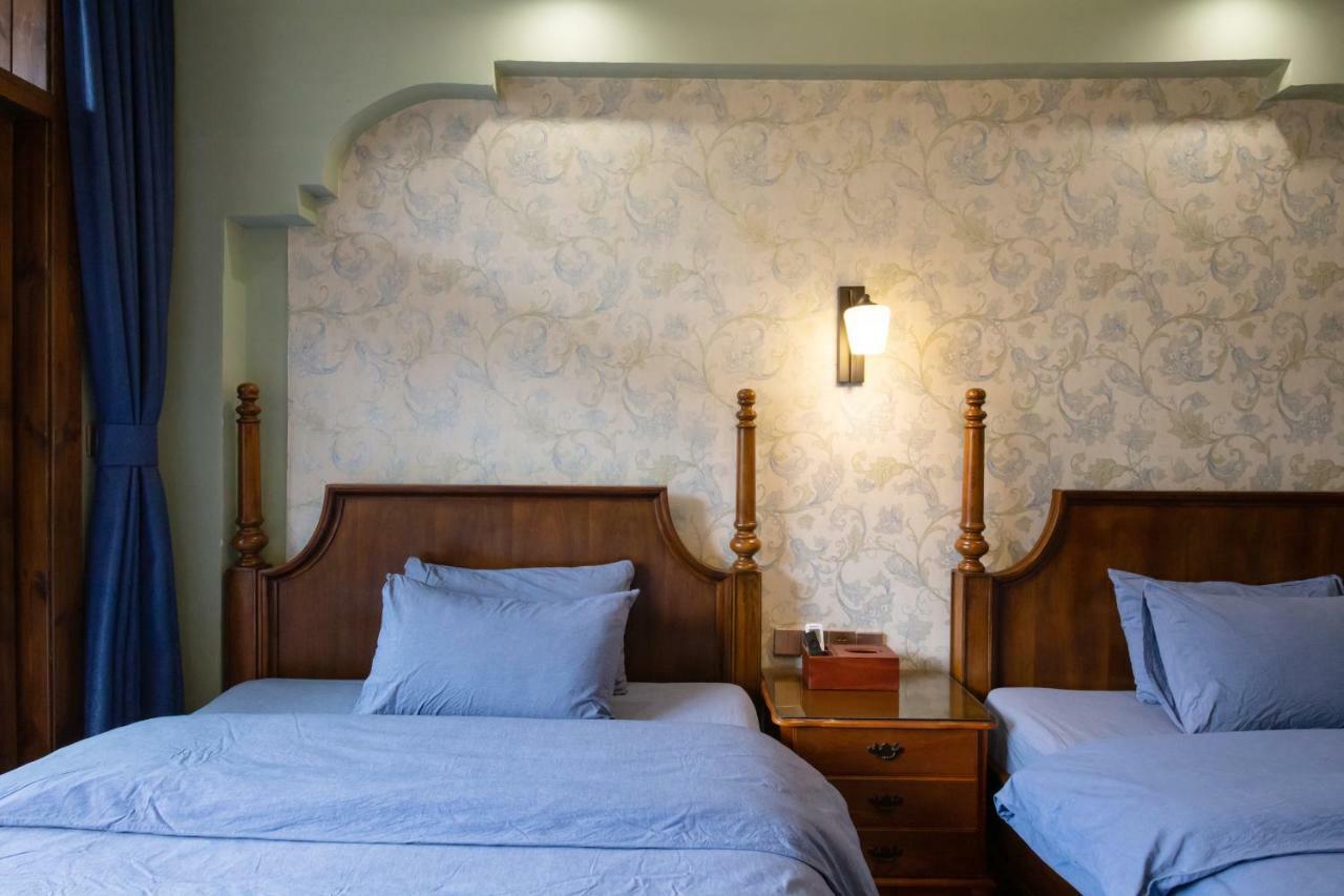 Flower Time Inn Fenghuang Extérieur photo