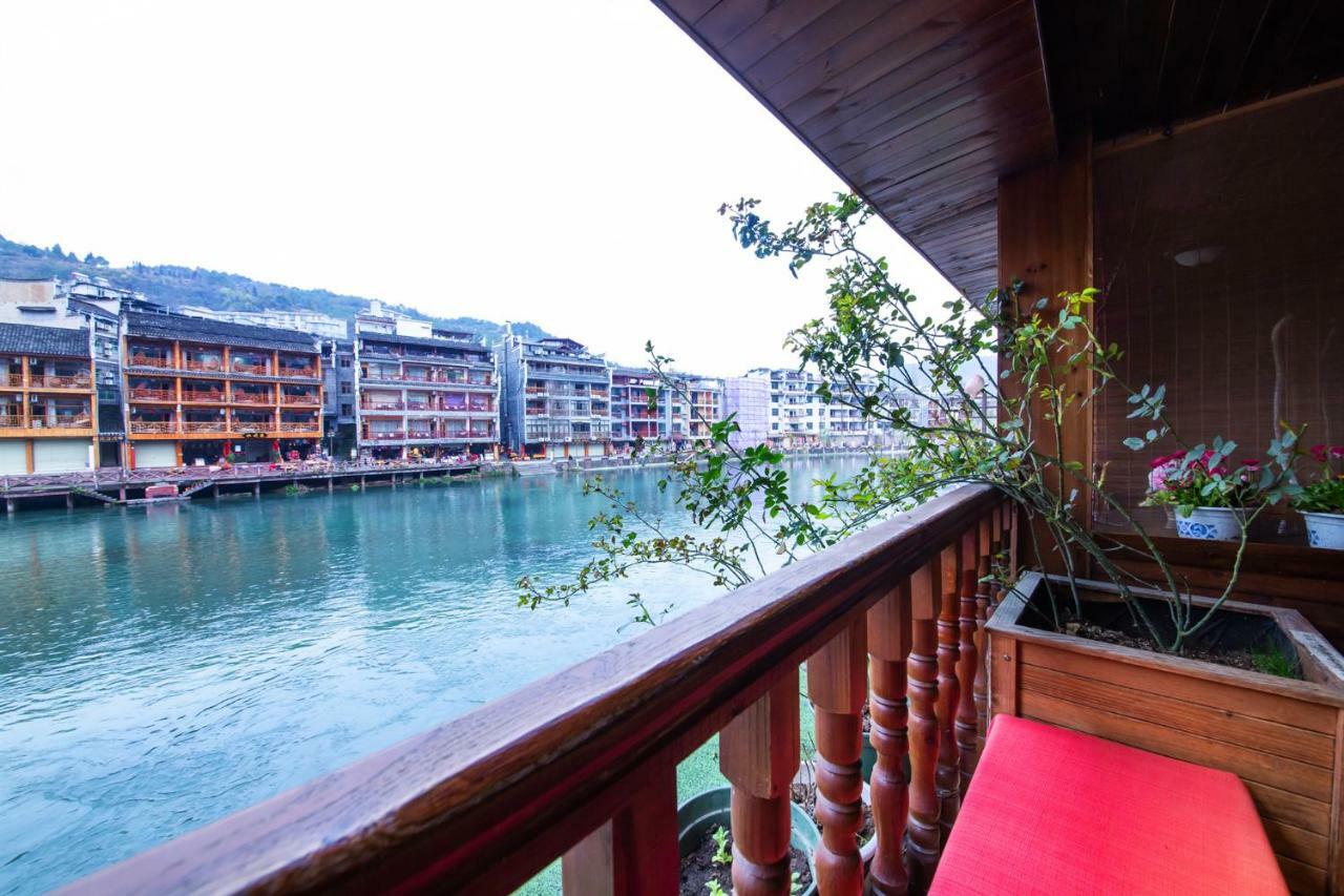 Flower Time Inn Fenghuang Extérieur photo